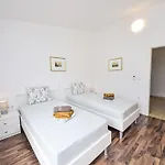 Apartment Apartment Villa Nonie By Interhome