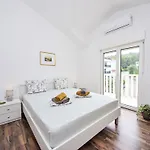 Apartment Apartment Villa Nonie By Interhome *