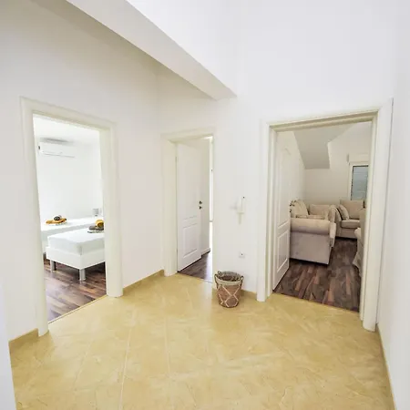 Apartment Apartment Villa Nonie By Interhome