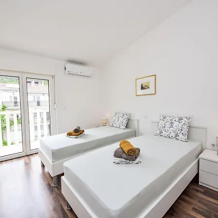 Nonie By Interhome *